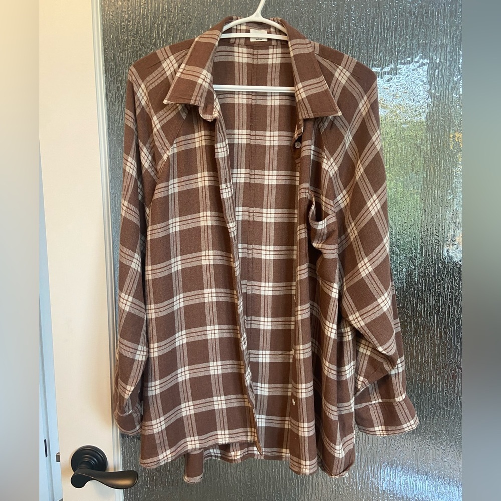 Wilfred free (Aritzia) boyfriend buttonup shirt
